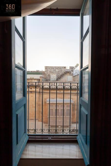 Beautiful, Typical Maltese 4Br Home With Roof Top By 360 Estates Sliema Buitenkant foto