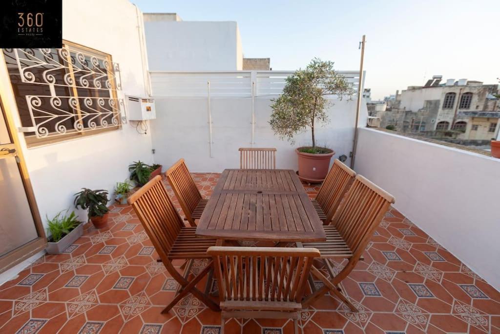 Beautiful, Typical Maltese 4Br Home With Roof Top By 360 Estates Sliema Buitenkant foto
