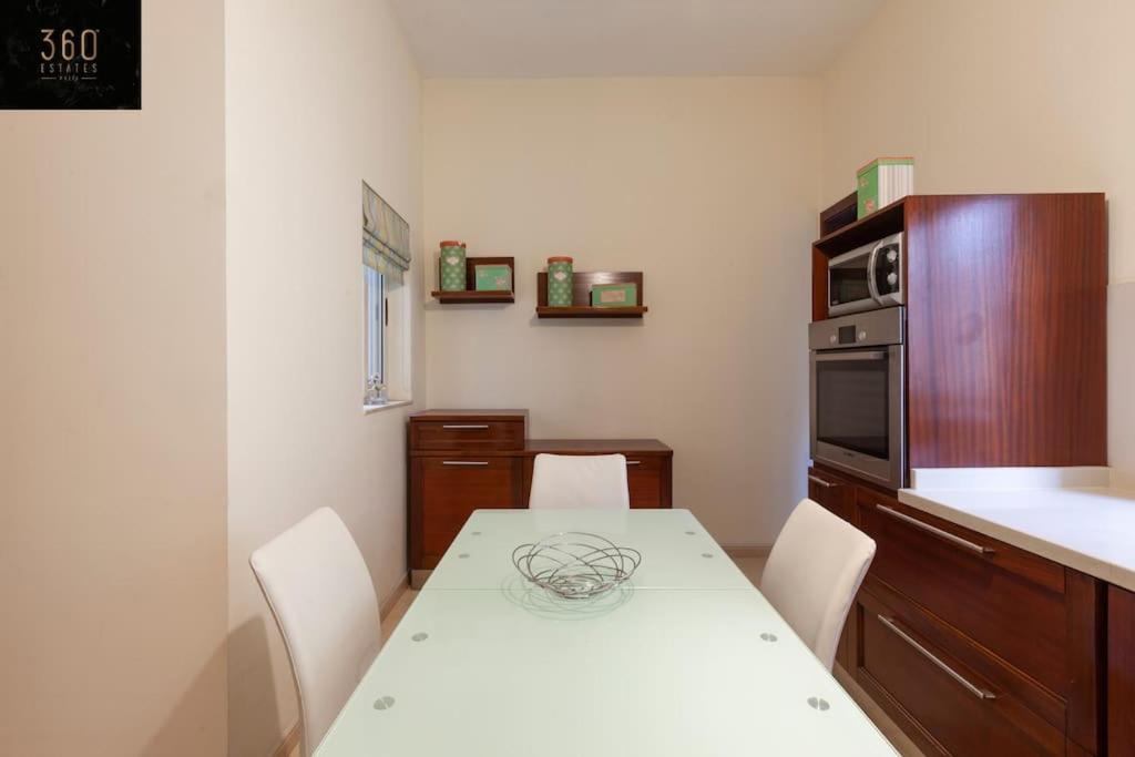 Beautiful, Typical Maltese 4Br Home With Roof Top By 360 Estates Sliema Buitenkant foto