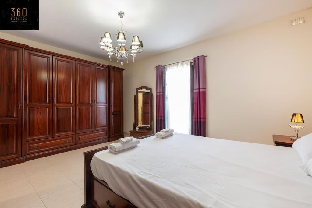 Beautiful, Typical Maltese 4Br Home With Roof Top By 360 Estates Sliema Buitenkant foto