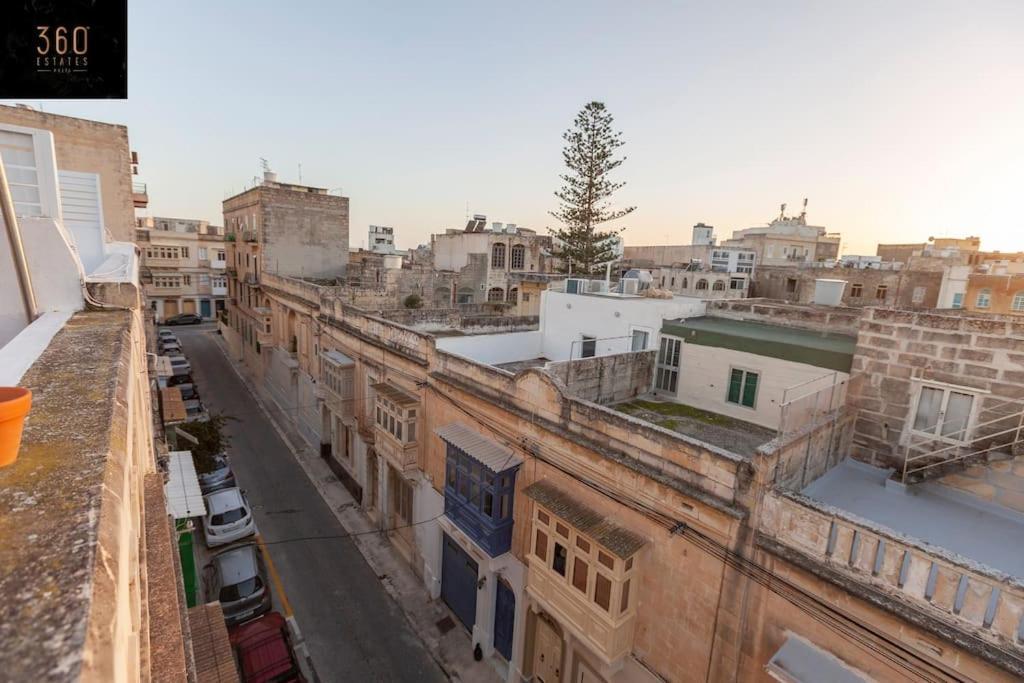 Beautiful, Typical Maltese 4Br Home With Roof Top By 360 Estates Sliema Buitenkant foto