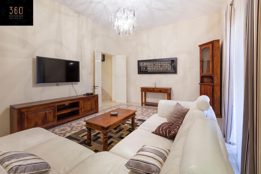 Beautiful, Typical Maltese 4Br Home With Roof Top By 360 Estates Sliema Buitenkant foto
