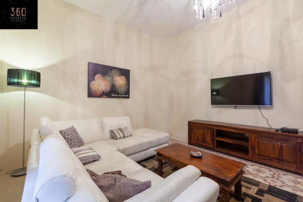 Beautiful, Typical Maltese 4Br Home With Roof Top By 360 Estates Sliema Buitenkant foto