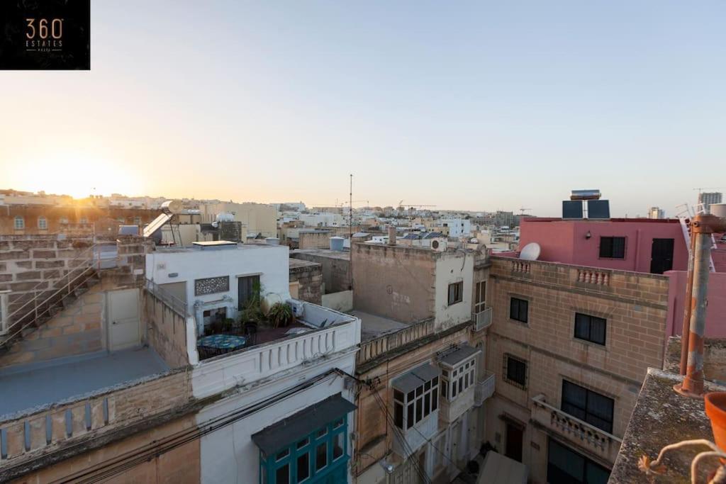 Beautiful, Typical Maltese 4Br Home With Roof Top By 360 Estates Sliema Buitenkant foto